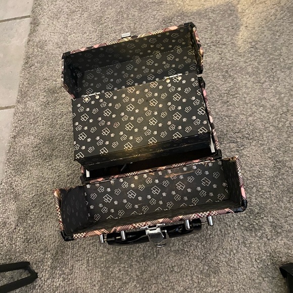 Makeup Box - Picture 3 of 4